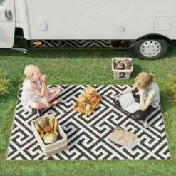 Outsunny 4 X 6ft Reversible Outdoor Rug - Black & White - 844-479