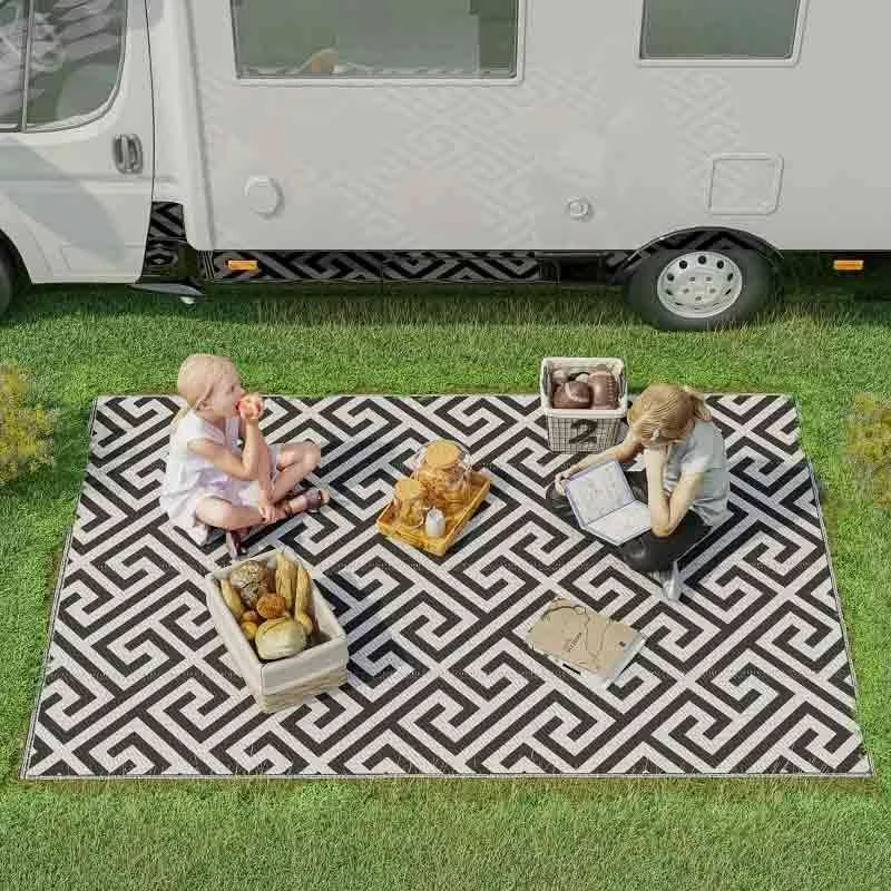 Outsunny 5 X 8ft Reversible Outdoor Rug - Black & White - 844-479V01